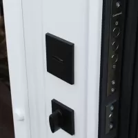 Входная дверь Titanium с окном и английской решеткой (терморазрыв 3к)